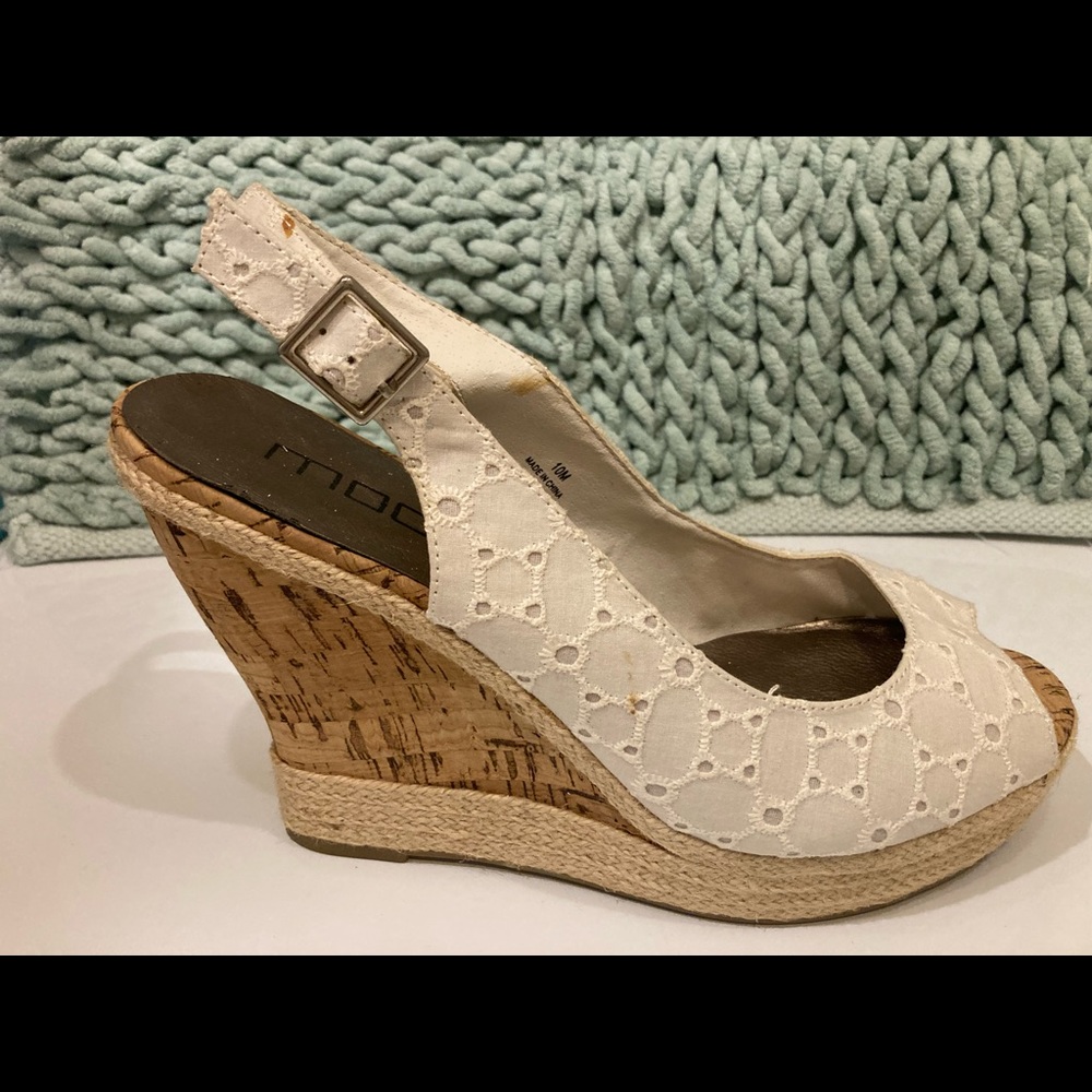 White wedge